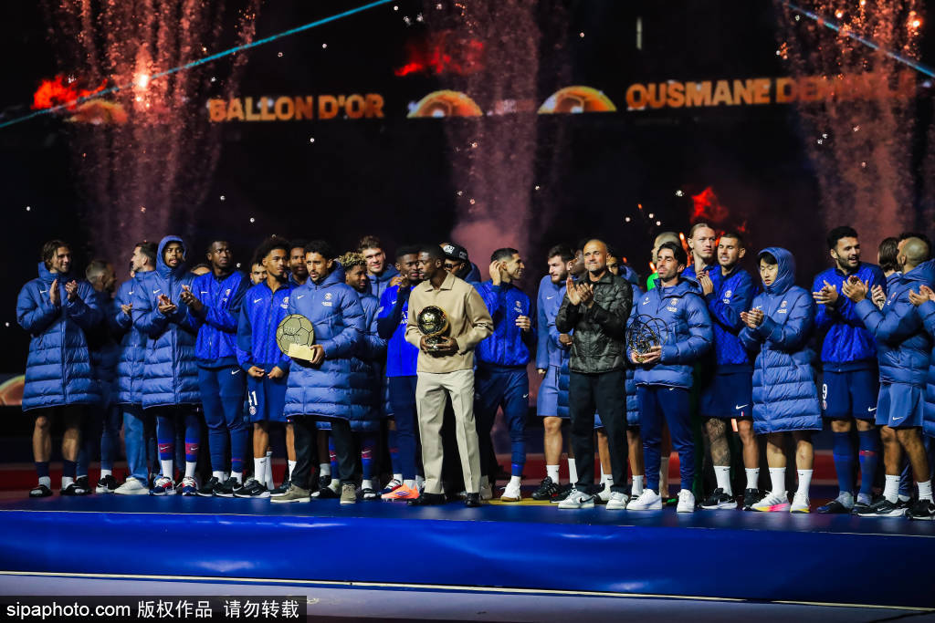 梅西与C罗再度交锋！2023年欧冠小组赛战术解析与球迷热议