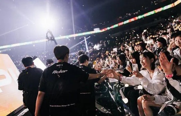 韩媒:每年数百亿韩元的转播权费用,LCK战队分成也随之增加