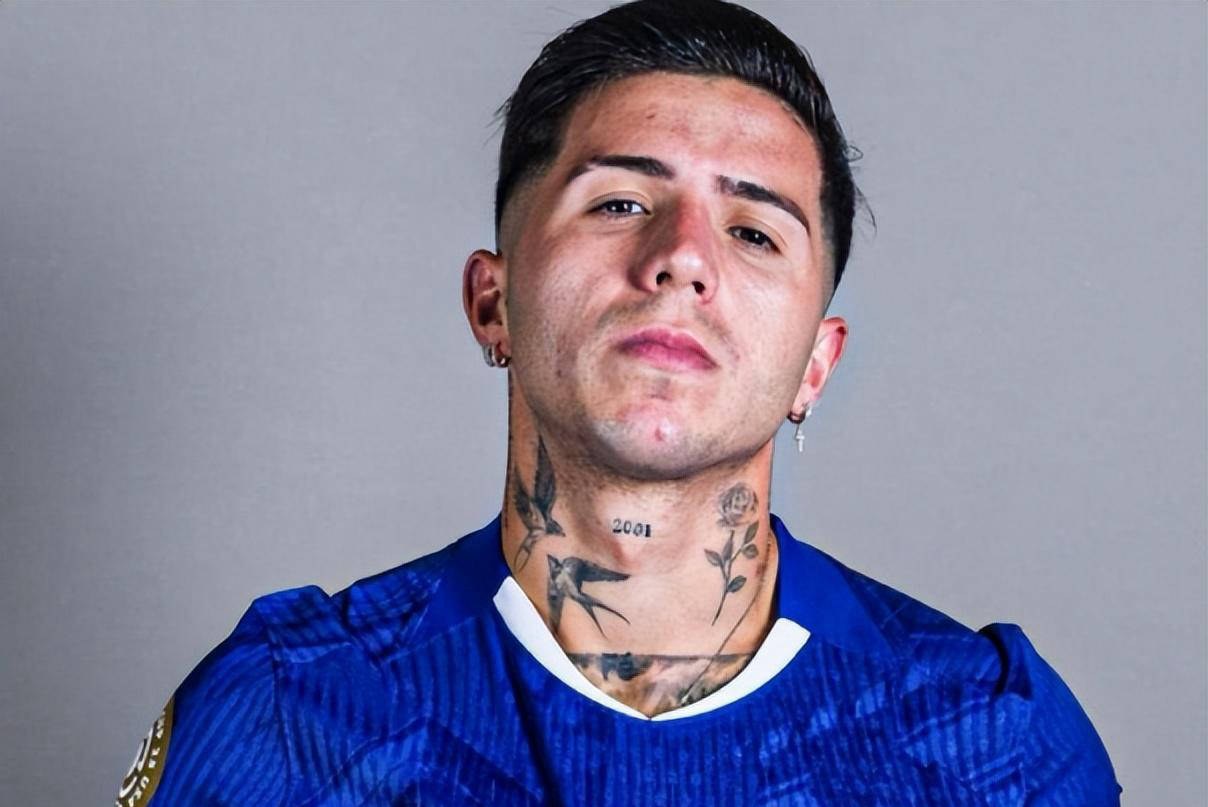 超级香饽饽！切尔西中场巨星恩佐遭6大豪强疯狂追逐，两大热门下家浮出水面