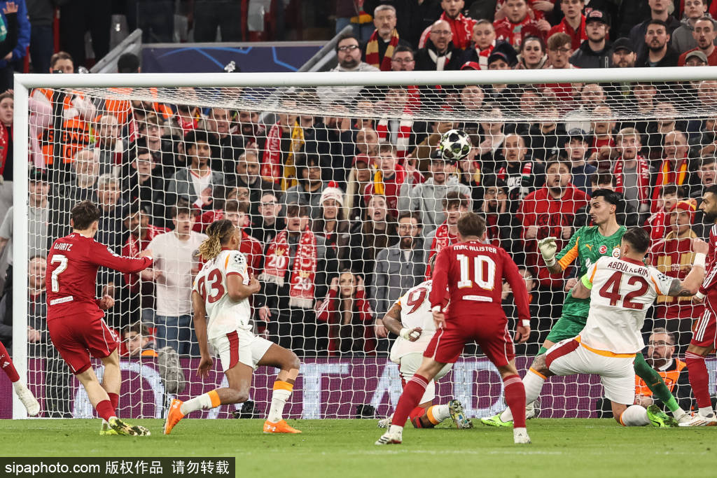 欧冠1/4决赛巴黎vs利物浦首回合裁判：西班牙裁判桑切斯担任主裁，技术与战术的较量即将上演